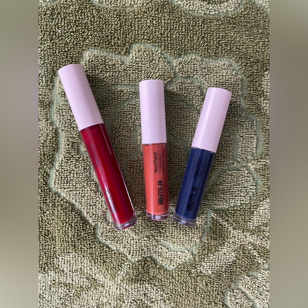 Violette FR yeux paint and petal bouche